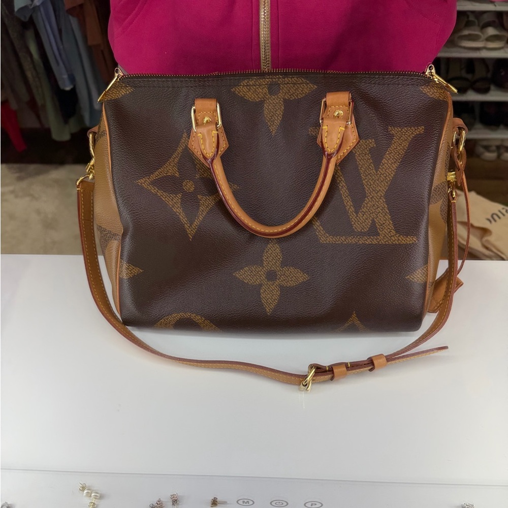 Authentic Louis Vuitton Speedy 30 Bandoulier Reverse Monogram Giant